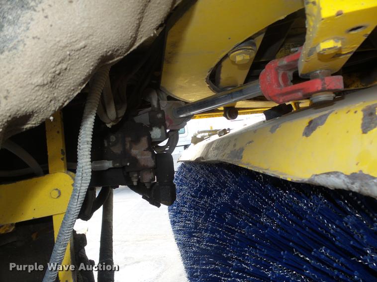 image for item DA0502 2007 Superior DT80 sweeper