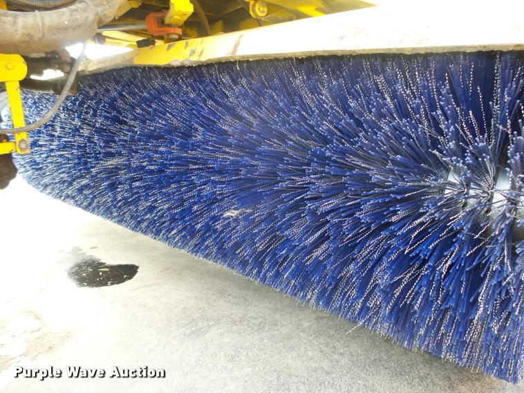 image for item DA0502 2007 Superior DT80 sweeper