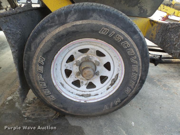 image for item DA0502 2007 Superior DT80 sweeper