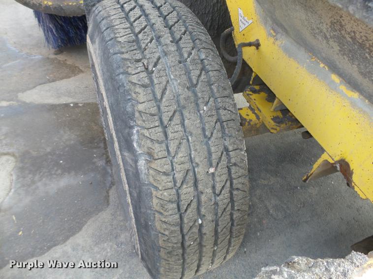 image for item DA0502 2007 Superior DT80 sweeper