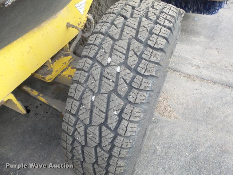 image for item DA0502 2007 Superior DT80 sweeper