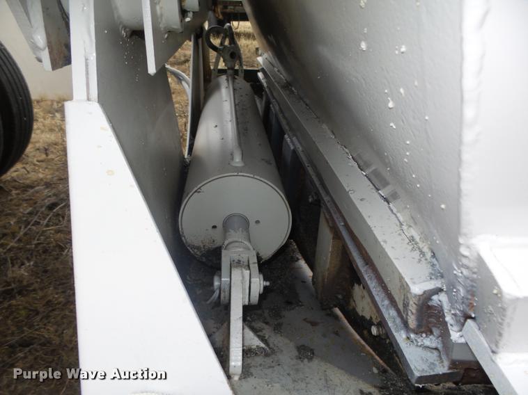 image for item DA0503 2012 Dakota 4300BDT bottom dump trailer