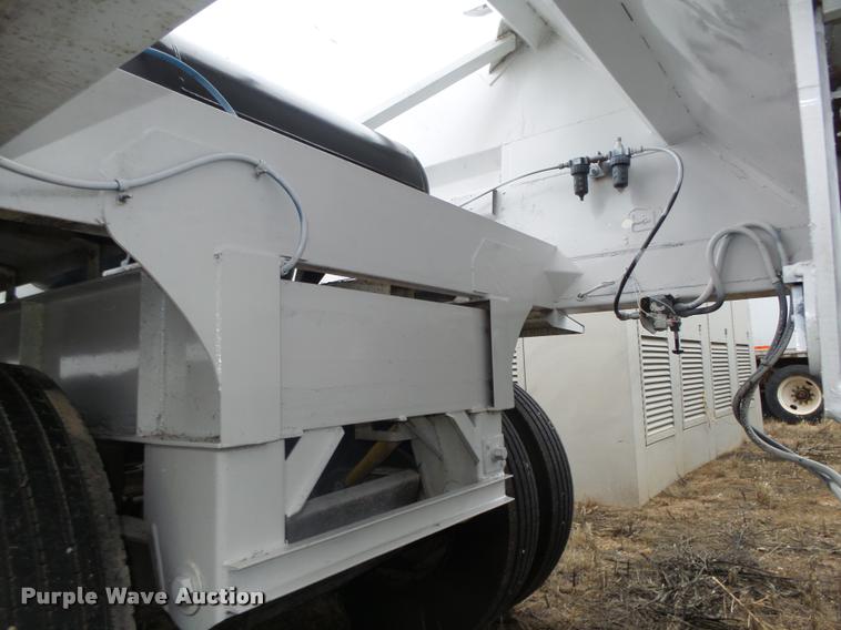 image for item DA0503 2012 Dakota 4300BDT bottom dump trailer