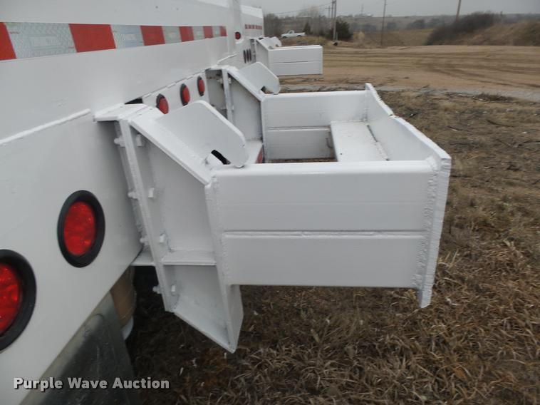 image for item DA0503 2012 Dakota 4300BDT bottom dump trailer