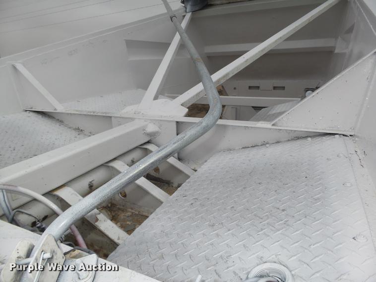 image for item DA0504 2013 Dakota 4300BDT bottom dump trailer