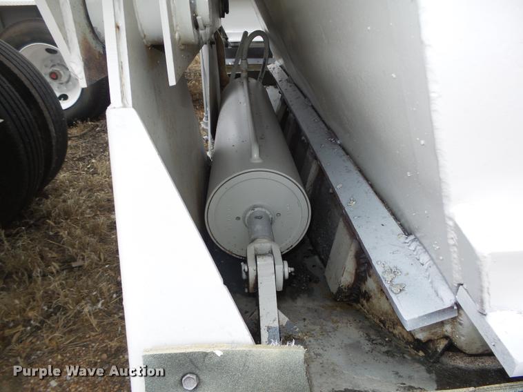 image for item DA0504 2013 Dakota 4300BDT bottom dump trailer