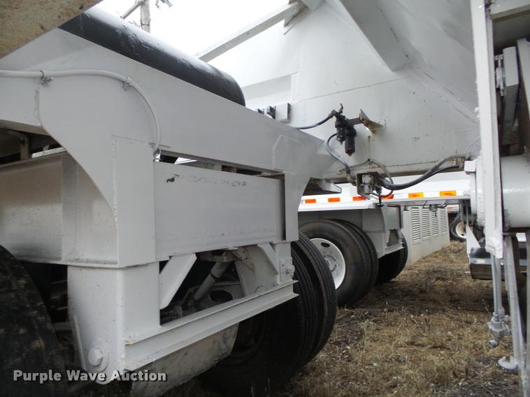 image for item DA0504 2013 Dakota 4300BDT bottom dump trailer