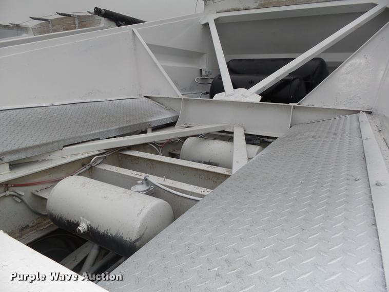 image for item DA0504 2013 Dakota 4300BDT bottom dump trailer