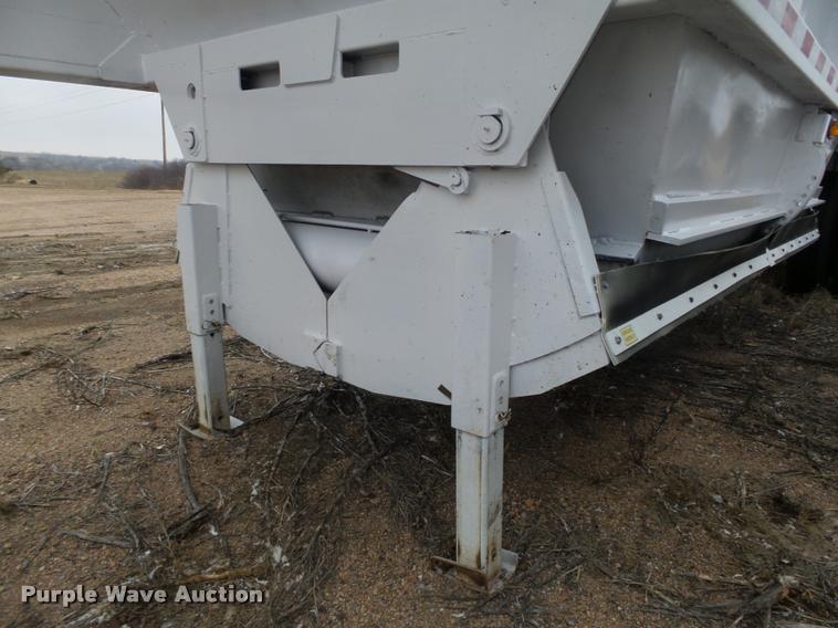image for item DA0504 2013 Dakota 4300BDT bottom dump trailer