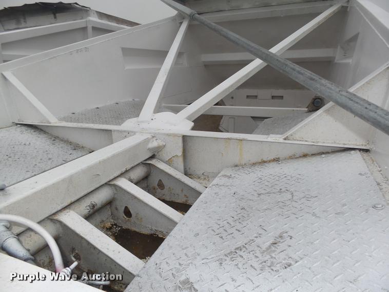 image for item DA0507 2012 Dakota 4300BDT bottom dump trailer