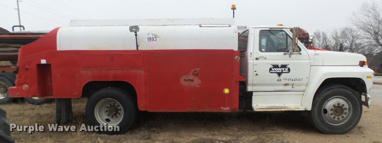 image for item DA0510 1985 Ford F700 fuel truck