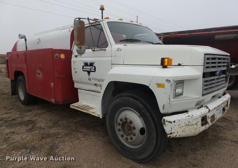 image for item DA0510 1985 Ford F700 fuel truck