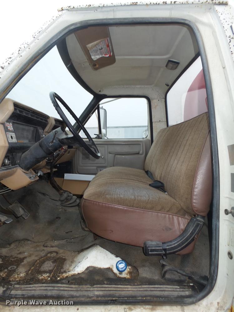 image for item DA0510 1985 Ford F700 fuel truck