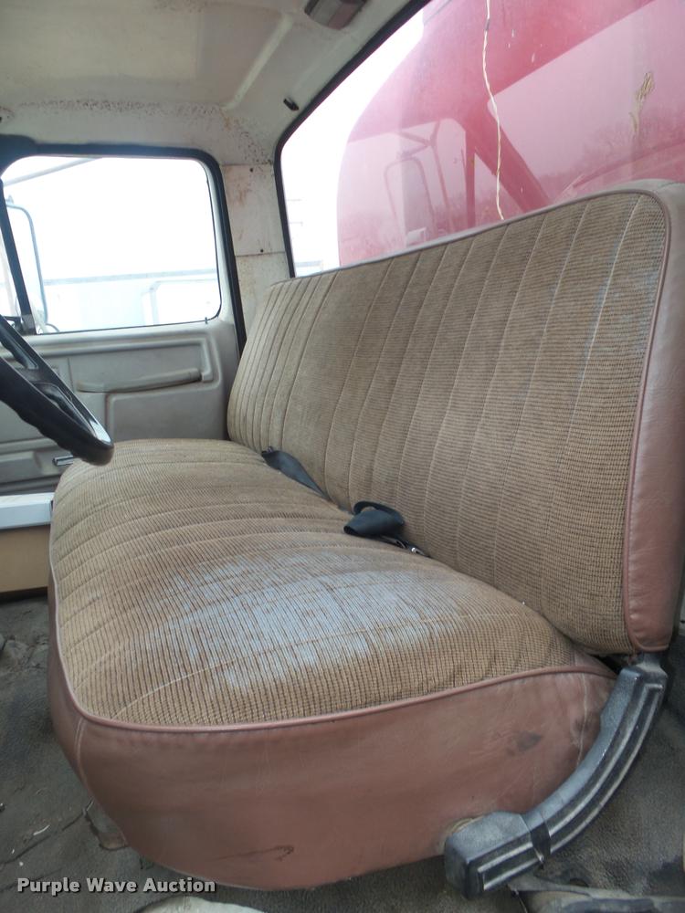 image for item DA0510 1985 Ford F700 fuel truck