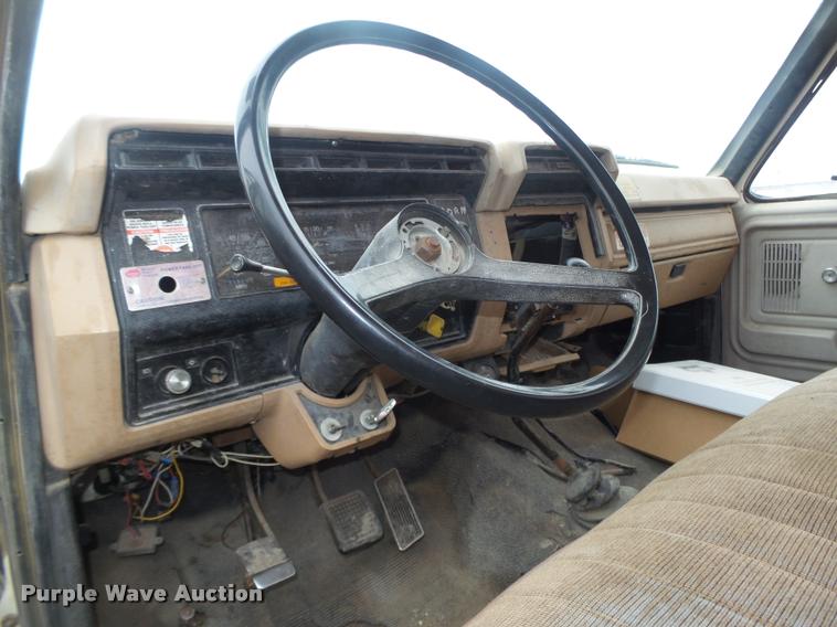 image for item DA0510 1985 Ford F700 fuel truck