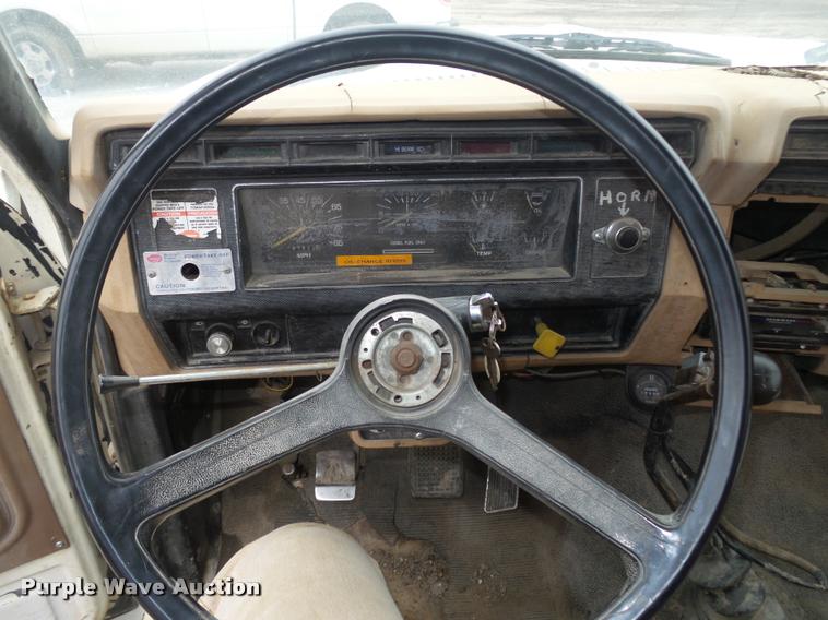 image for item DA0510 1985 Ford F700 fuel truck