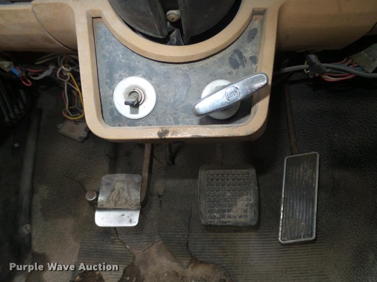 image for item DA0510 1985 Ford F700 fuel truck