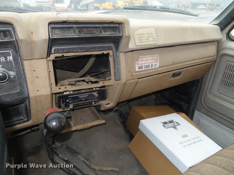 image for item DA0510 1985 Ford F700 fuel truck