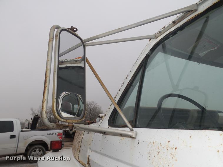 image for item DA0510 1985 Ford F700 fuel truck