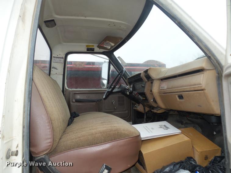 image for item DA0510 1985 Ford F700 fuel truck