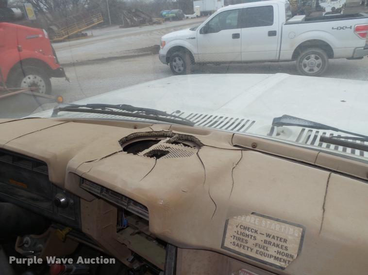 image for item DA0510 1985 Ford F700 fuel truck