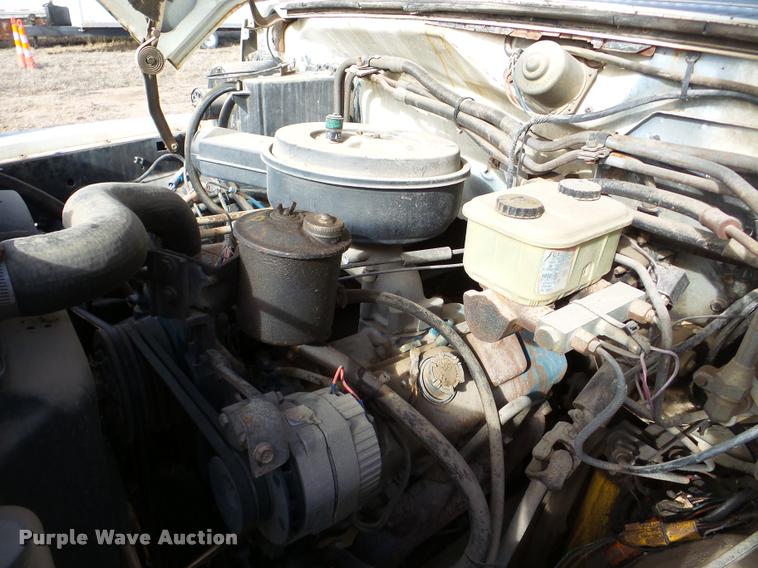 image for item DA0510 1985 Ford F700 fuel truck