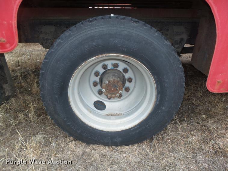 image for item DA0510 1985 Ford F700 fuel truck