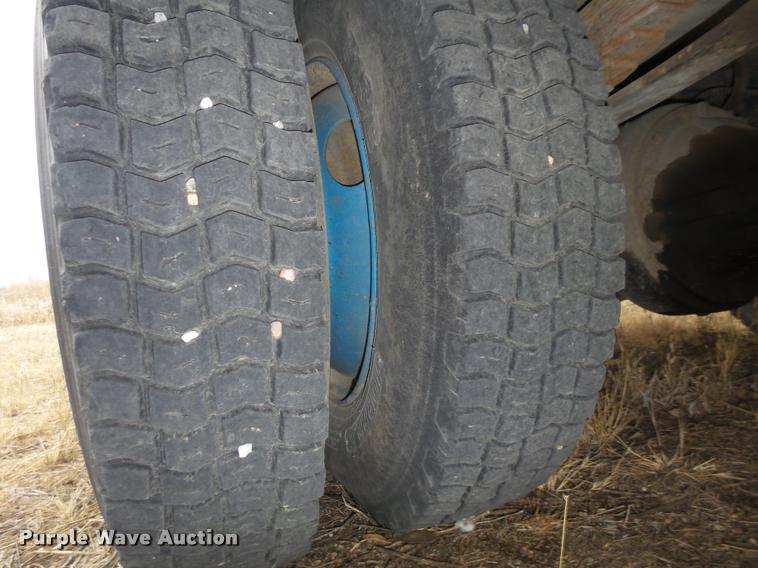 image for item DA0510 1985 Ford F700 fuel truck