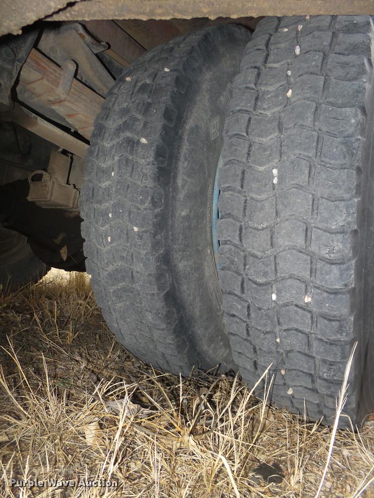 image for item DA0510 1985 Ford F700 fuel truck