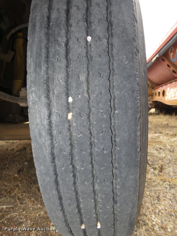 image for item DA0510 1985 Ford F700 fuel truck