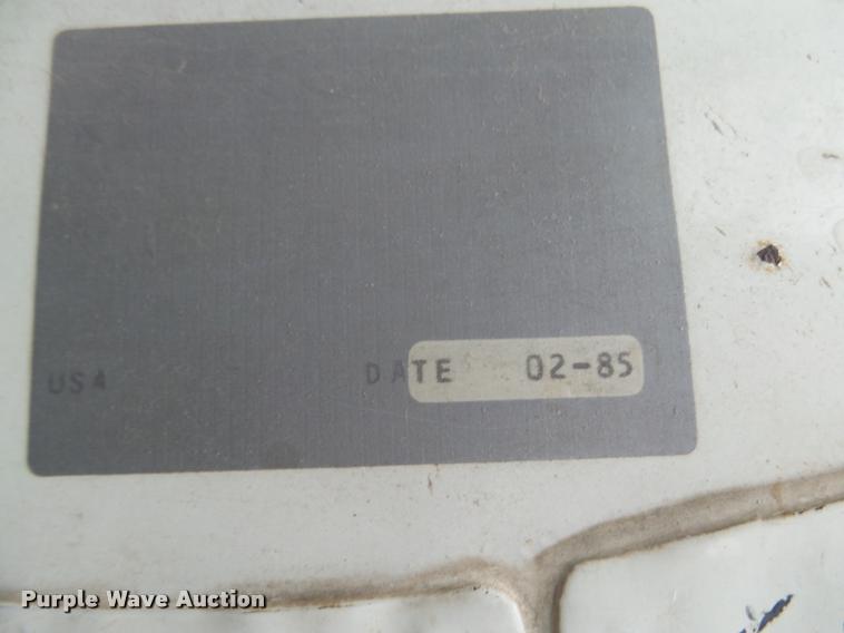 image for item DA0510 1985 Ford F700 fuel truck