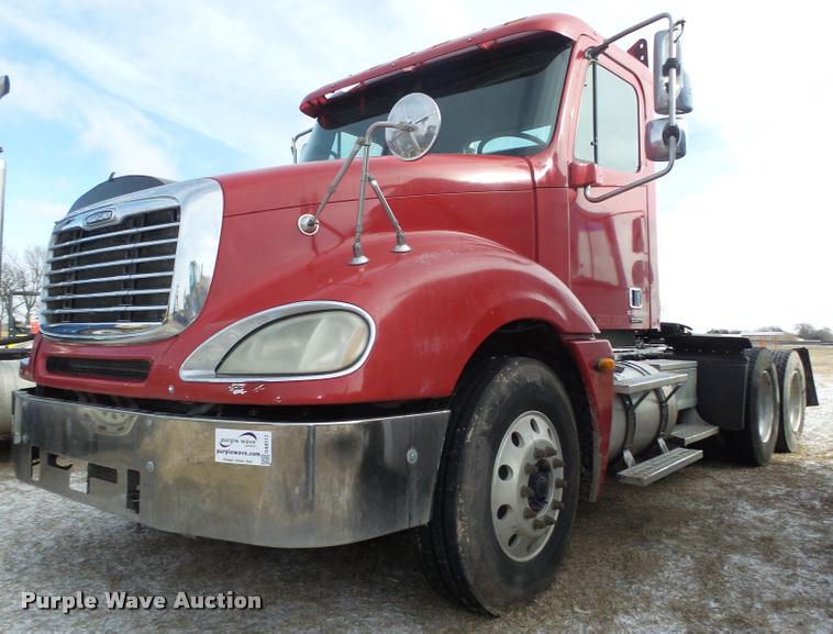 image for item DA0512 2006 Freightliner Columbia semi truck