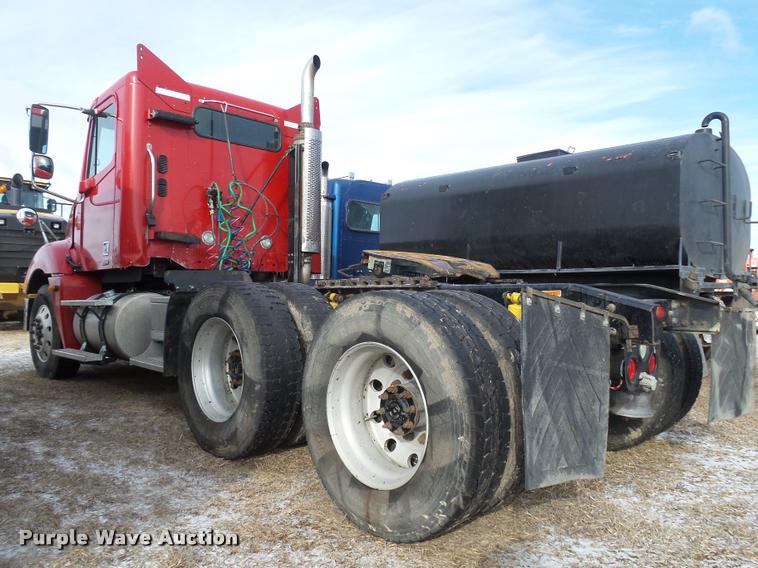 image for item DA0512 2006 Freightliner Columbia semi truck