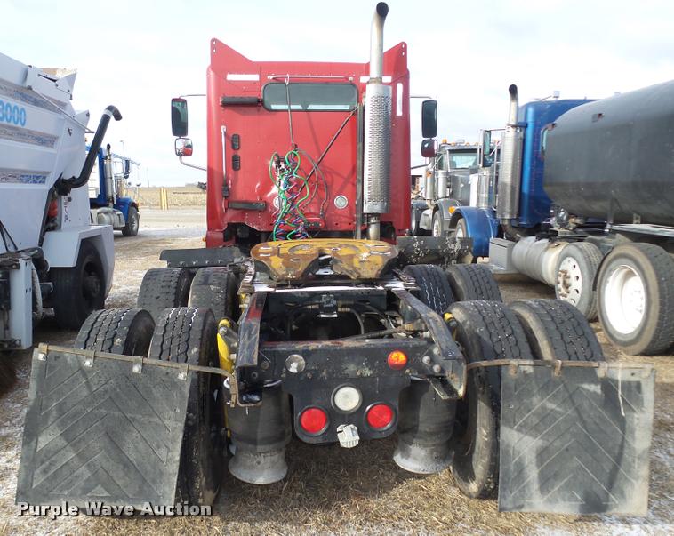 image for item DA0512 2006 Freightliner Columbia semi truck