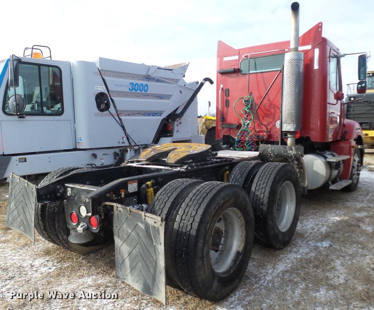 image for item DA0512 2006 Freightliner Columbia semi truck