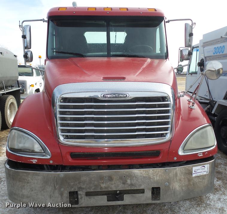 image for item DA0512 2006 Freightliner Columbia semi truck