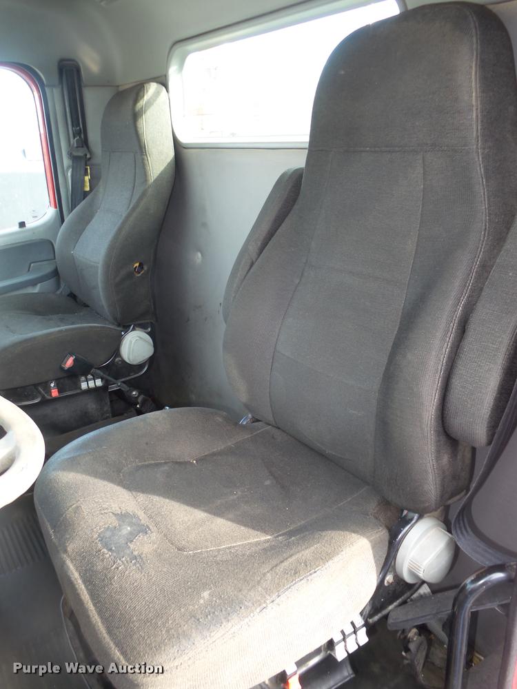 image for item DA0512 2006 Freightliner Columbia semi truck