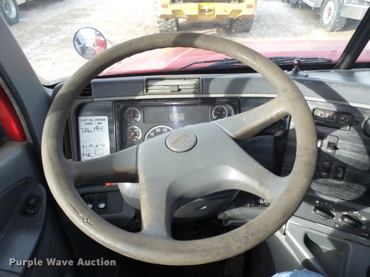 image for item DA0512 2006 Freightliner Columbia semi truck