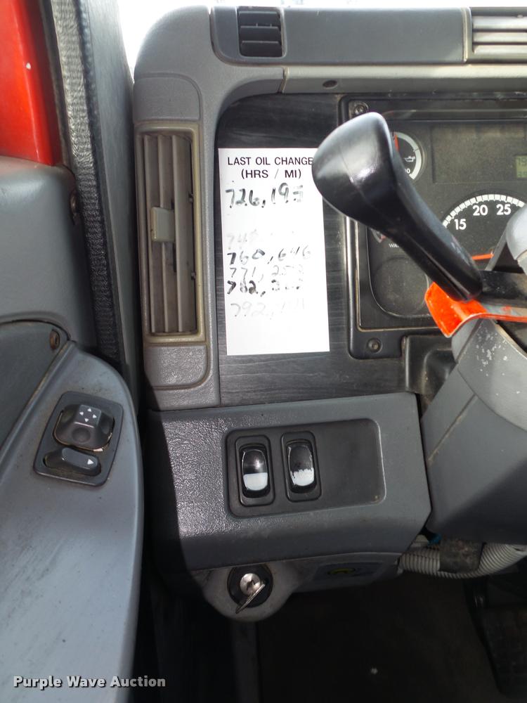 image for item DA0512 2006 Freightliner Columbia semi truck