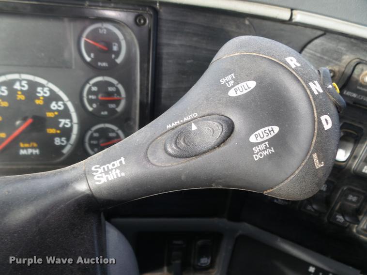 image for item DA0512 2006 Freightliner Columbia semi truck