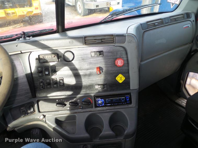 image for item DA0512 2006 Freightliner Columbia semi truck
