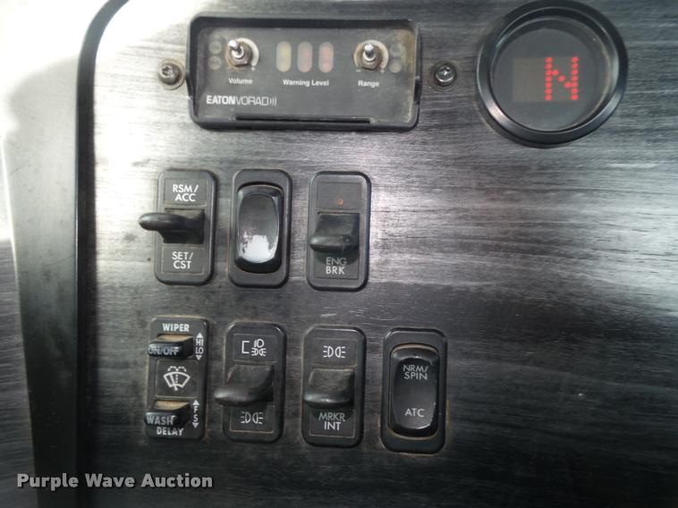 image for item DA0512 2006 Freightliner Columbia semi truck