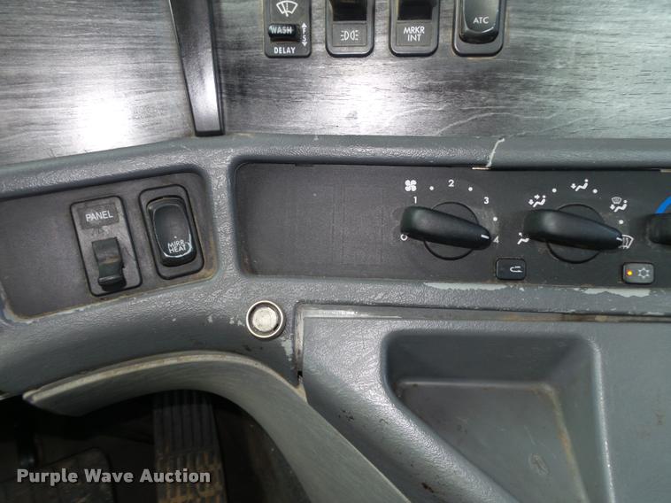 image for item DA0512 2006 Freightliner Columbia semi truck