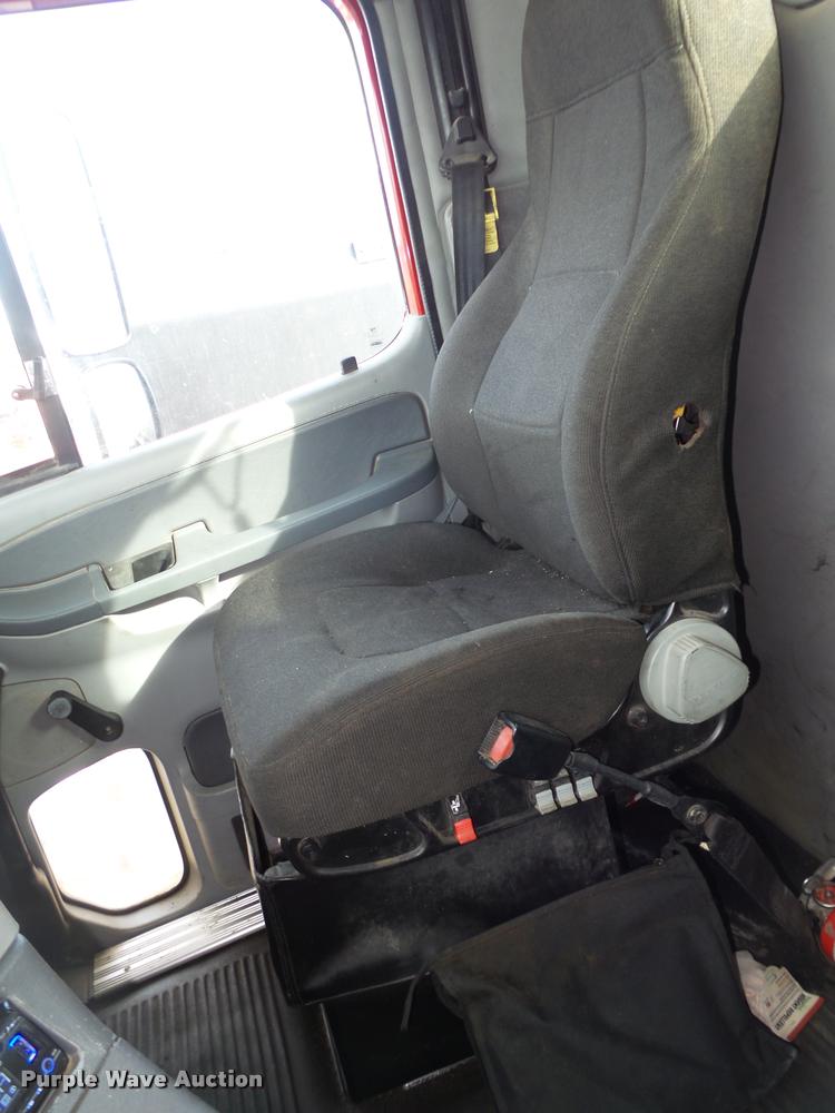 image for item DA0512 2006 Freightliner Columbia semi truck