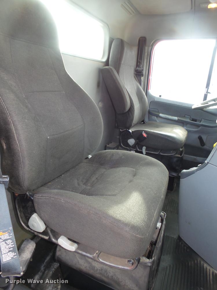 image for item DA0512 2006 Freightliner Columbia semi truck