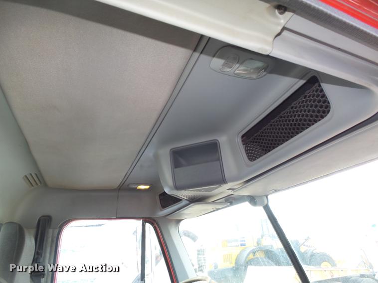 image for item DA0512 2006 Freightliner Columbia semi truck