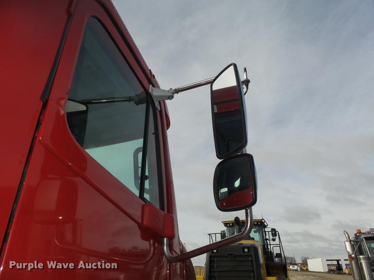 image for item DA0512 2006 Freightliner Columbia semi truck