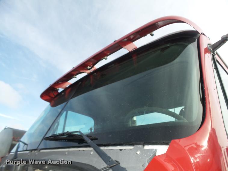 image for item DA0512 2006 Freightliner Columbia semi truck