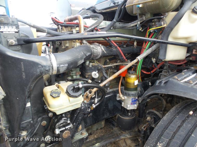 image for item DA0512 2006 Freightliner Columbia semi truck