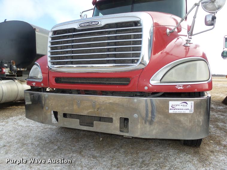 image for item DA0512 2006 Freightliner Columbia semi truck